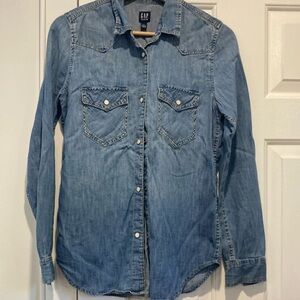 Gap denim snap shirt size XS